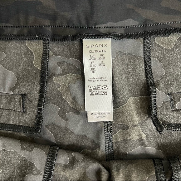 Spanx Sunshine Shorts  Pull On 4-Way Stretch Size XLarge Black Camo. - Picture 11 of 14